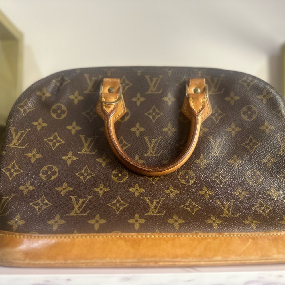 Authentic Louis Vuitton Alma Monogram Canvas Handbag w/ Lock – Vintage Classic!